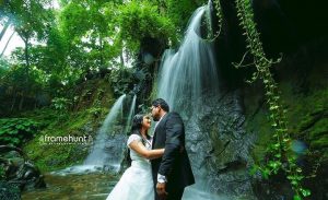 couples portrait in waterfalls