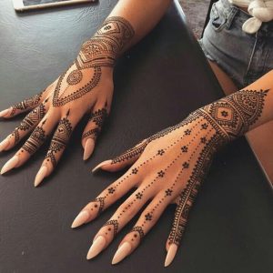 12.Simple dots and lines back henna design