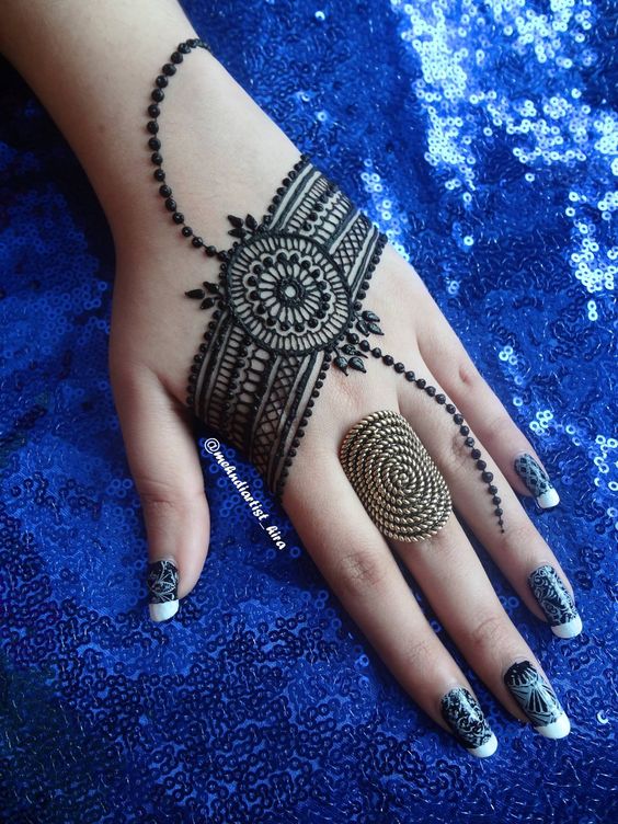 13. Dots back henna design