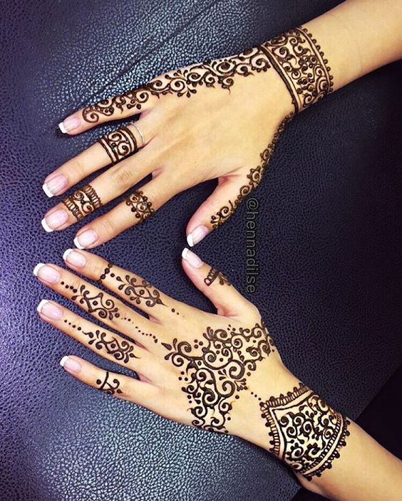 2. Curves and dots back hand henna