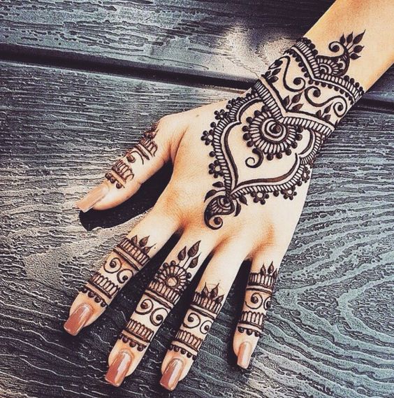 28.Neat back hand henna