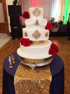 24.Royal Wedding Cake with Roses