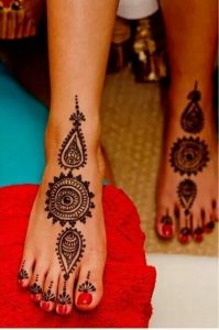 11.Round and thilagam leg henna