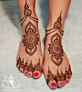 12.Dots and Round leg henna