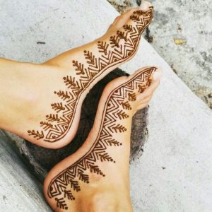 16.Border Leg Henna Design