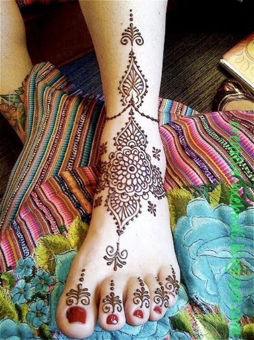 3.Curves and dots Feet Henna