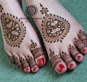 30.Lotus and Thilagam Henna for Feet