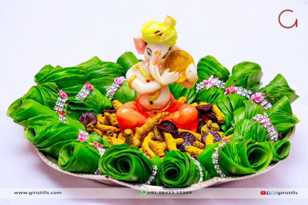 14.Cute ganesha with betel leaves plate decoration