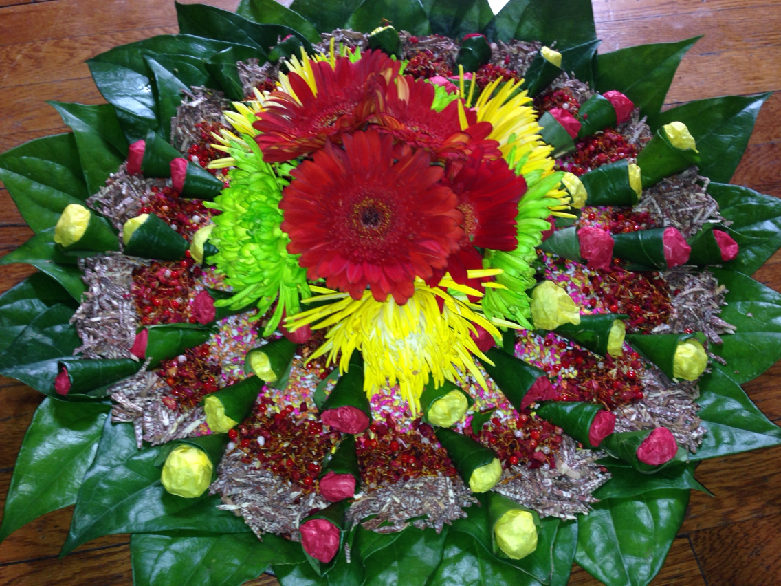 17.Flower with betel leaves plate decoration