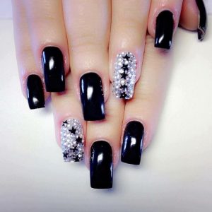 22.Star black and white nail art