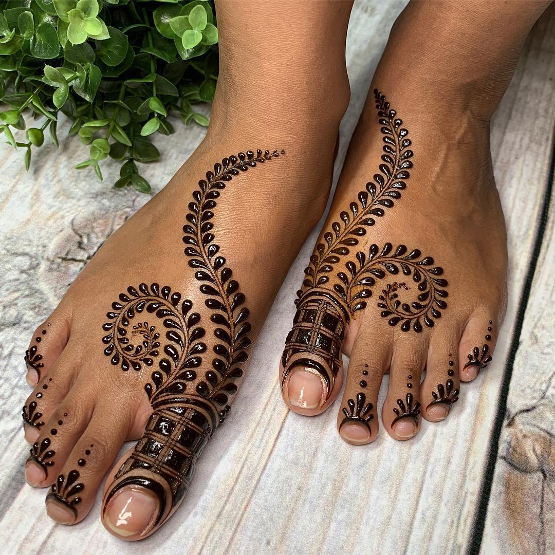Pretty Bridal Feet Mehndi 