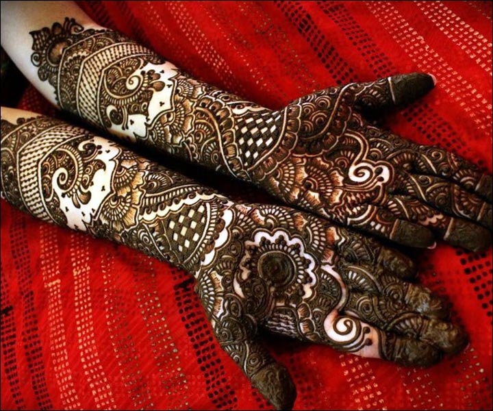 Curves and Dots full hand bridal mehndi