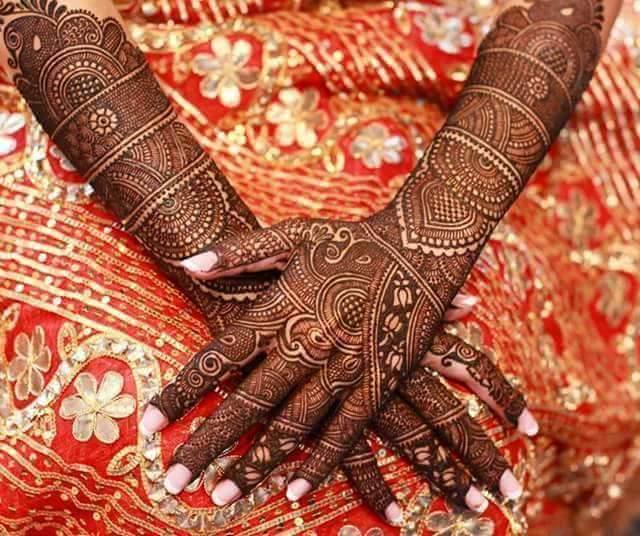 33. Traditional Bridal Bangle Mehndi