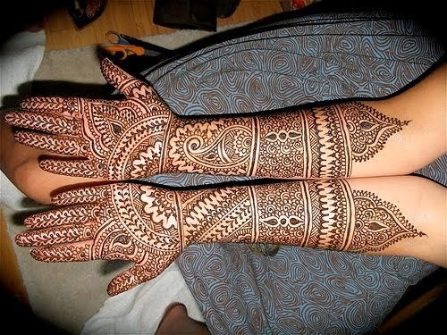 35.Simple Paisley Bridal Mehndi Design