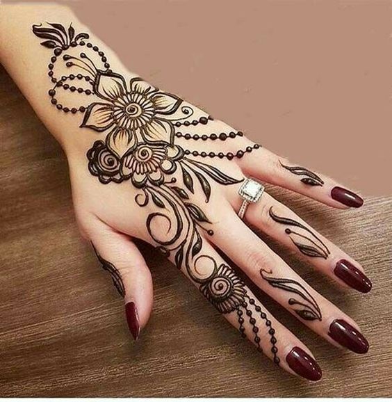 22.Trendy flower and dots back henna design