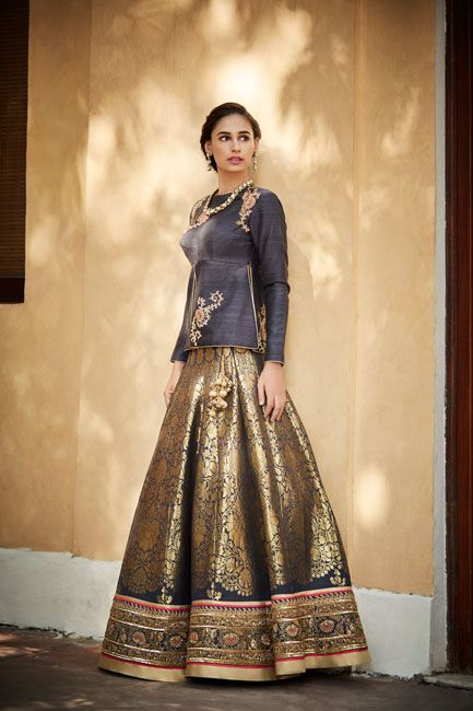 22.Ethnic Lehnga Blouse Design