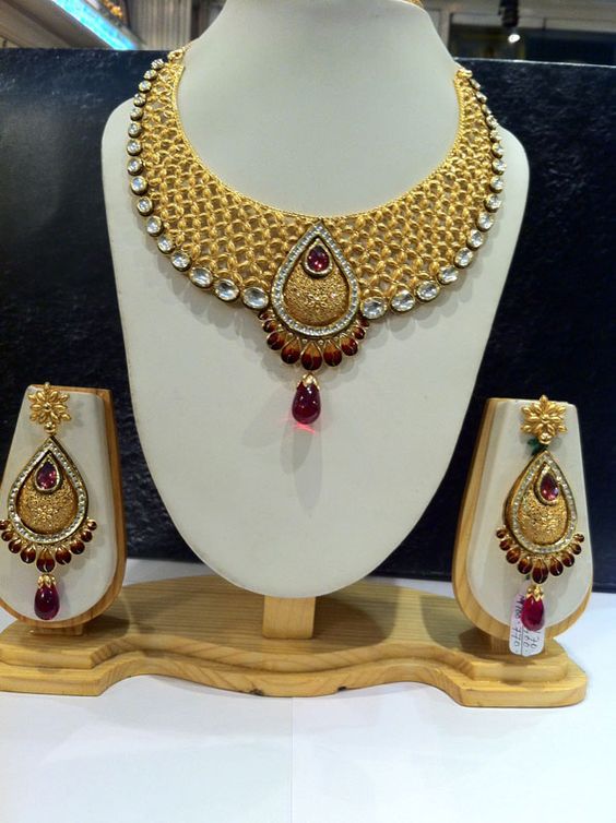 4.Single line with Thilagam Pendant