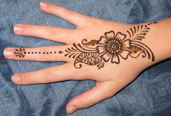 8. Simple Flower and paisley back henna design