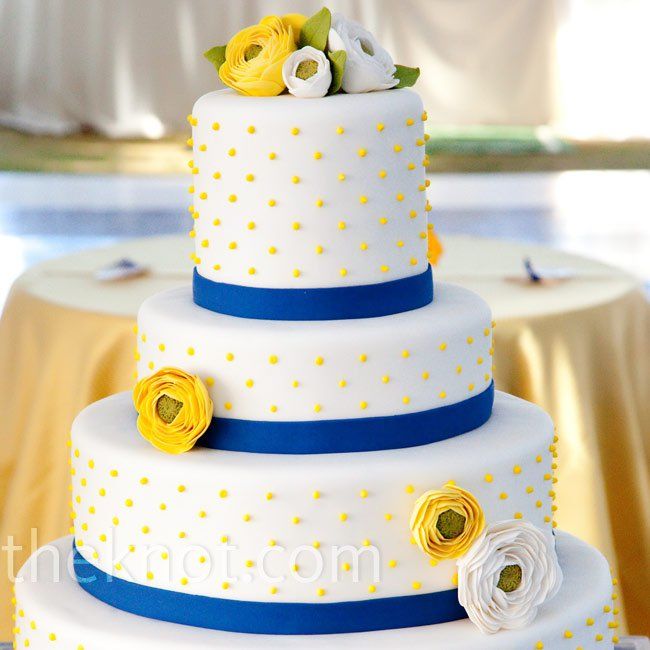 30.Yellow Flower Wedding cake