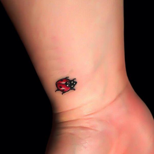 25.Bee Tattoo