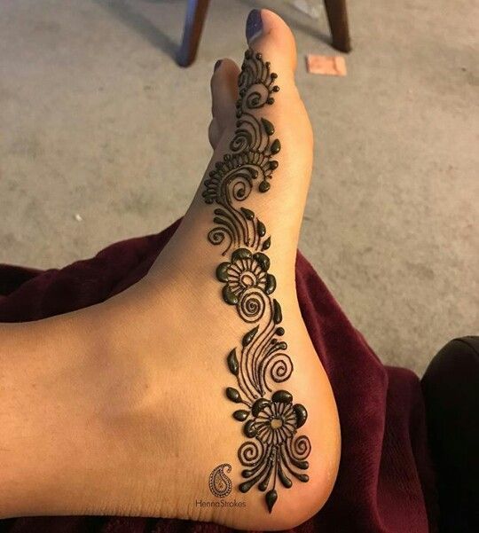 17.Flower Henna leg design