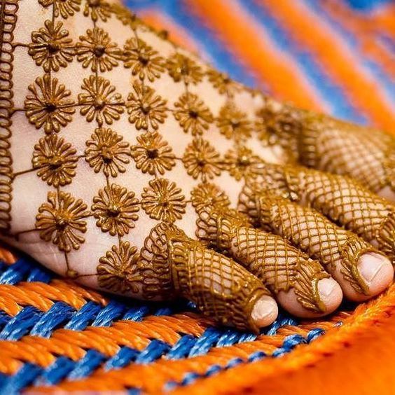 19.Designer Henna for leg