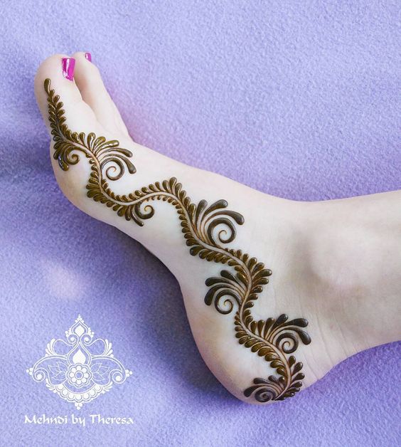 23.Curves and roses Henna for Leg
