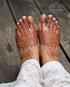 7.Simple and Beauty Leg Henna