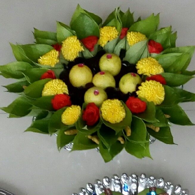 5.Lemon with betel leaf plate decoration