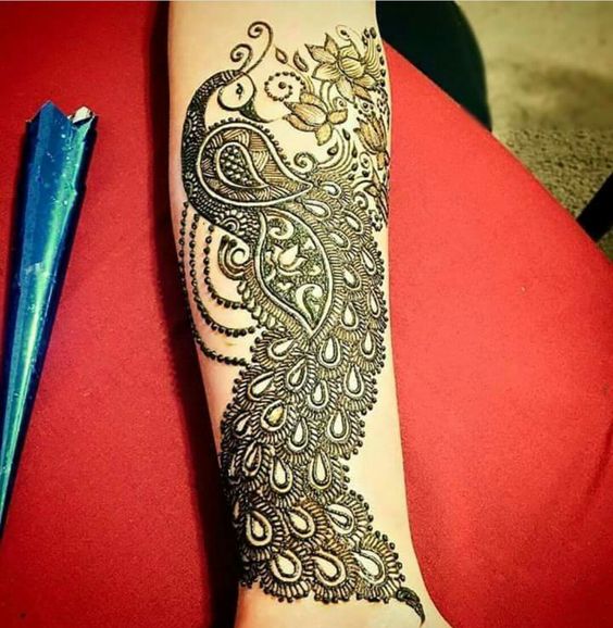 10.Dotted Peacock Mehndi Design