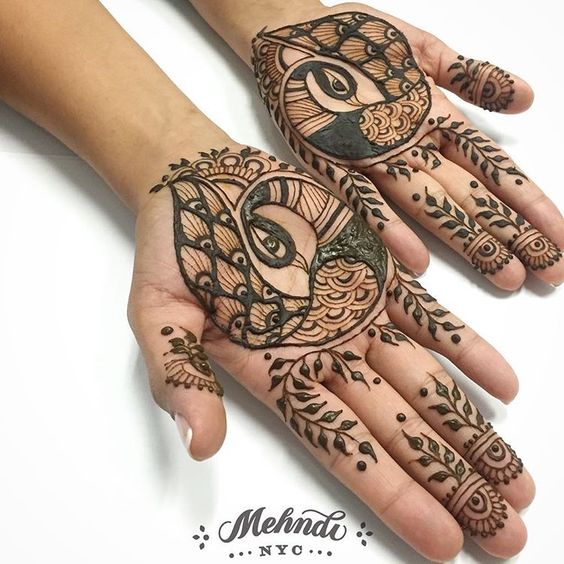 25.Round Peacock Mehndi Design 