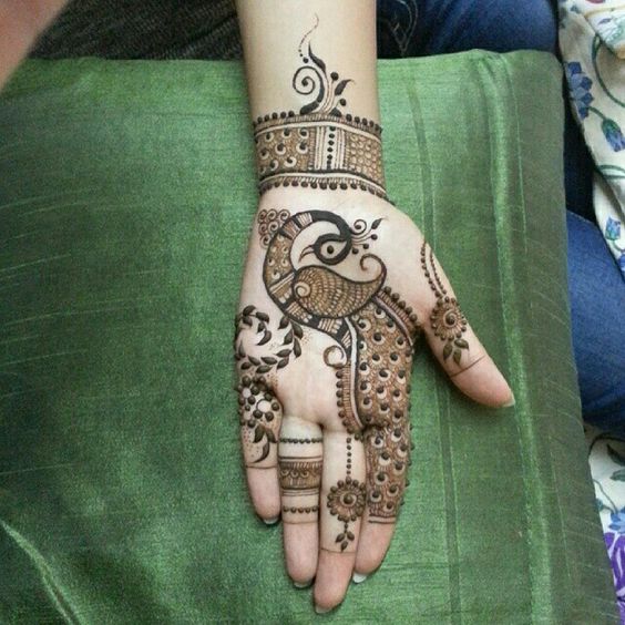 33.Pretty small peacock Mehndi Design