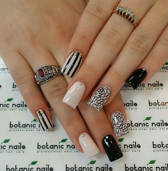 13.Rose Black and white nail art 