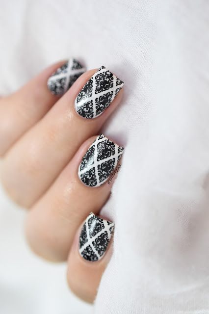 17.Printed black and white nail art 