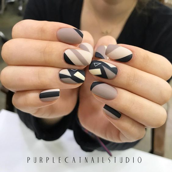 slide black and white nail art 
