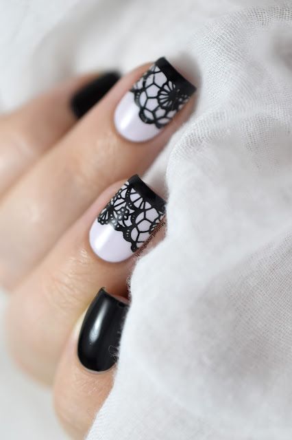 19.Two finger white nail art 