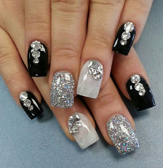 23.Glittering and stone nail art