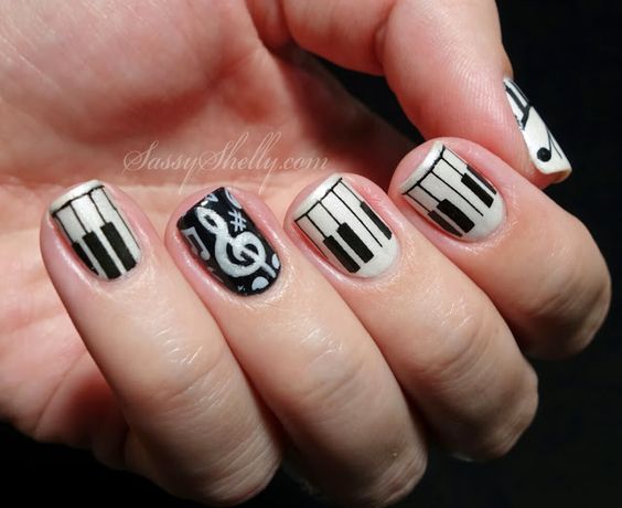 46.Musical notes black and white nail art 