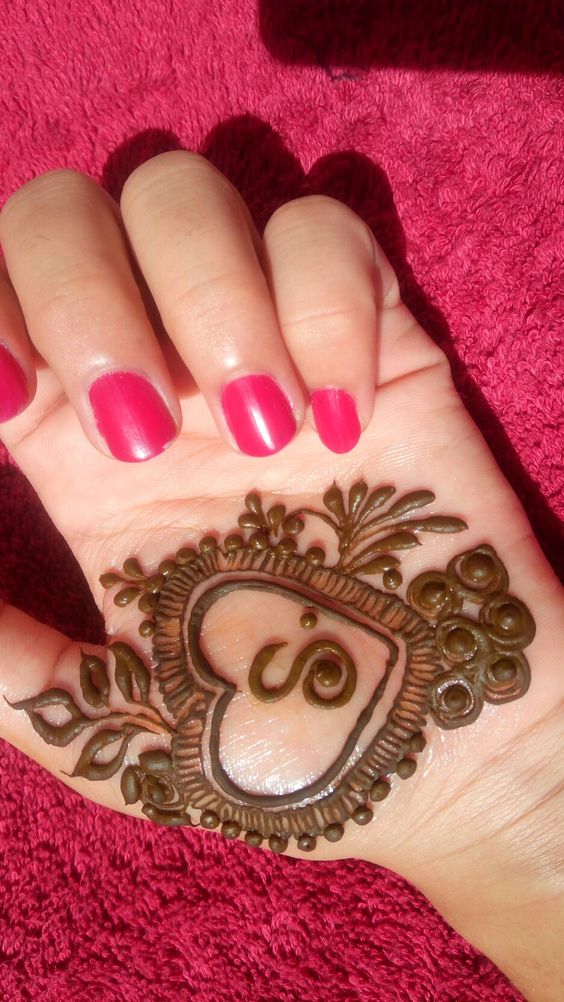 20.Heart with S arabic mehndi design 