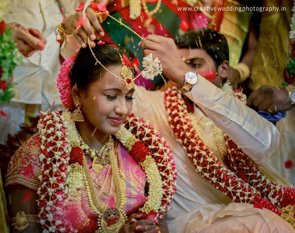 Rose petal Garland with sprial jasmine flower