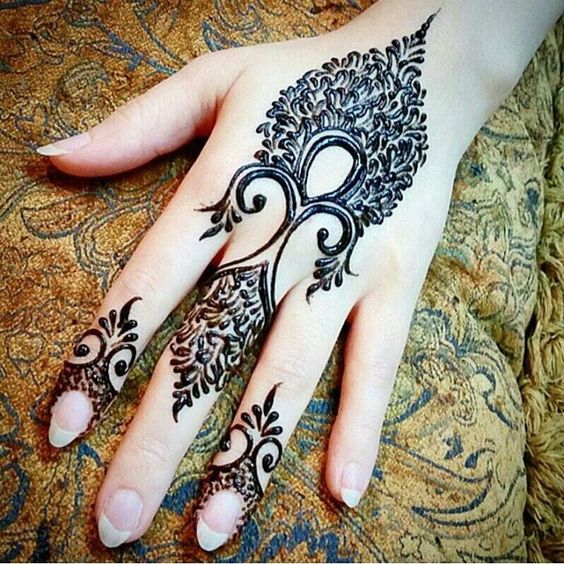 Trendy Mehndi for Three fingers