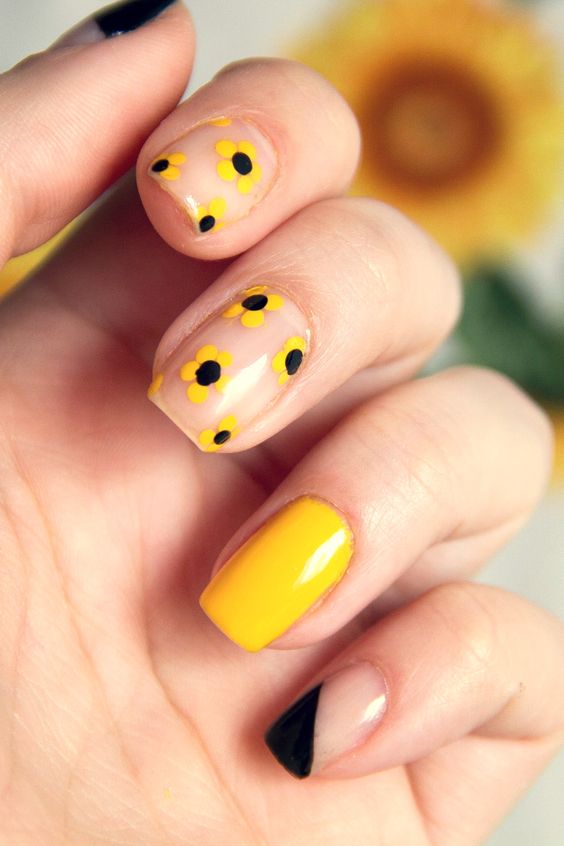 Cute yellow flower Nailart 