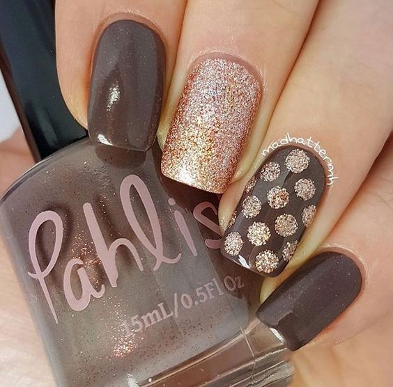 Polka dots nail art 