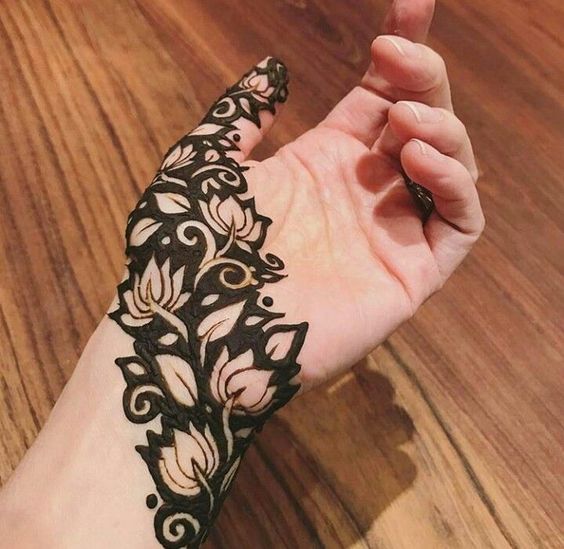 Love lotus Mehndi design 