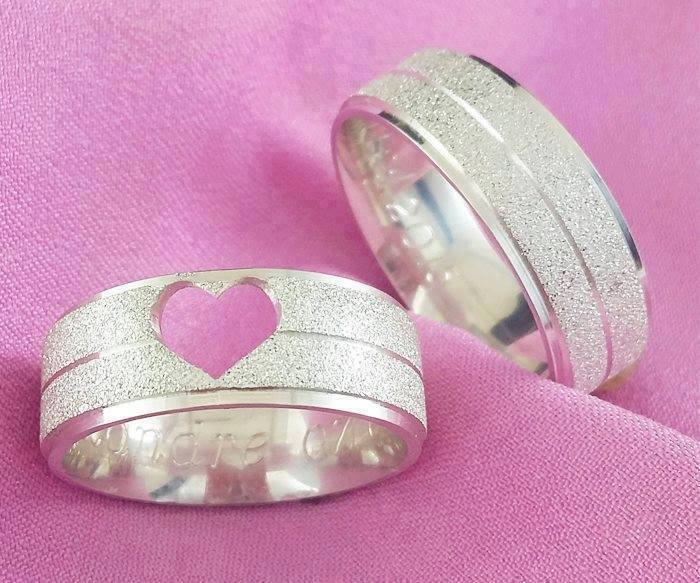 glittering platinum heart shape wedding ring