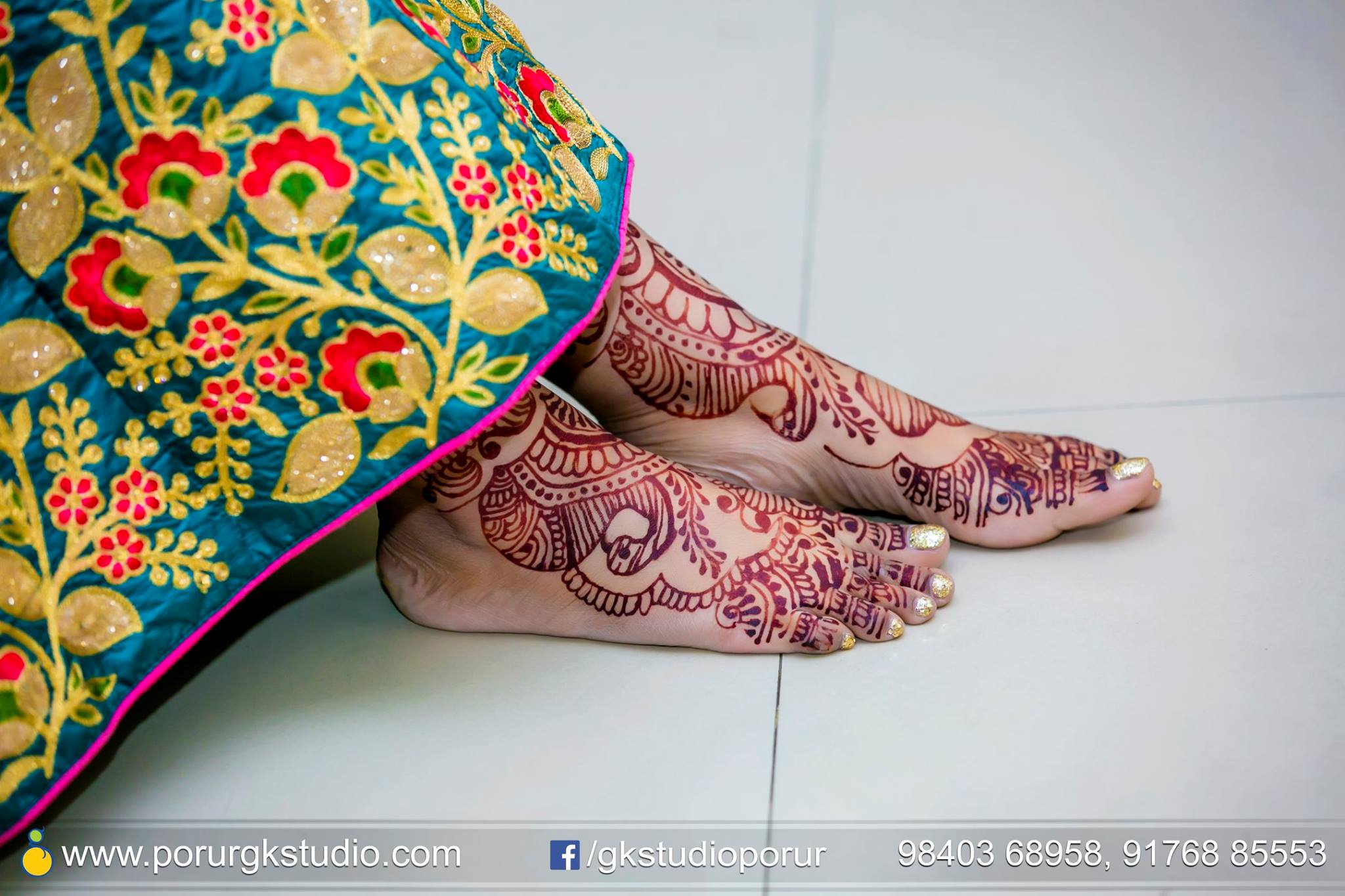 Simple feet mehndi 