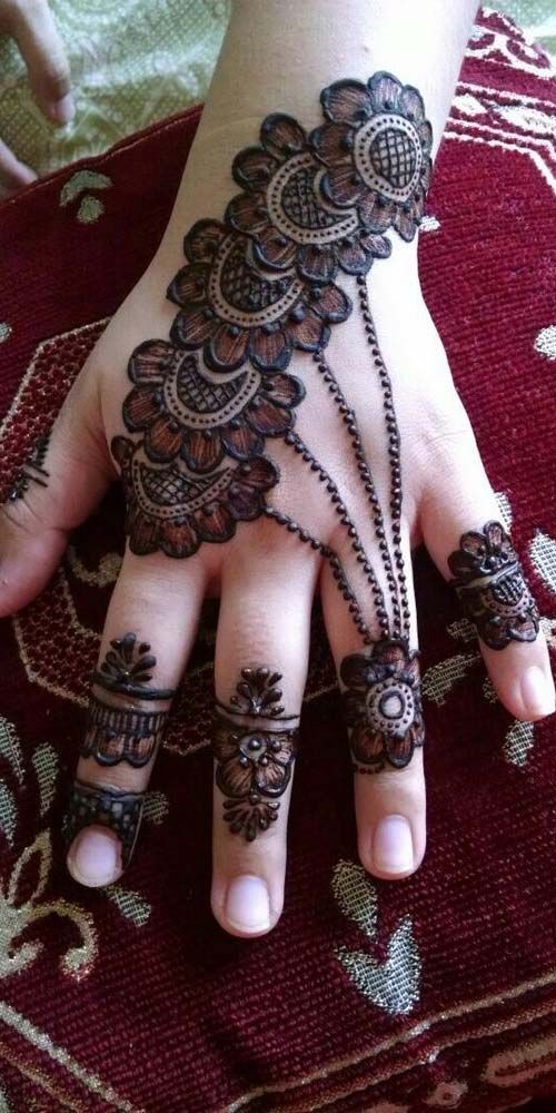 Multiple flower mehndi design 