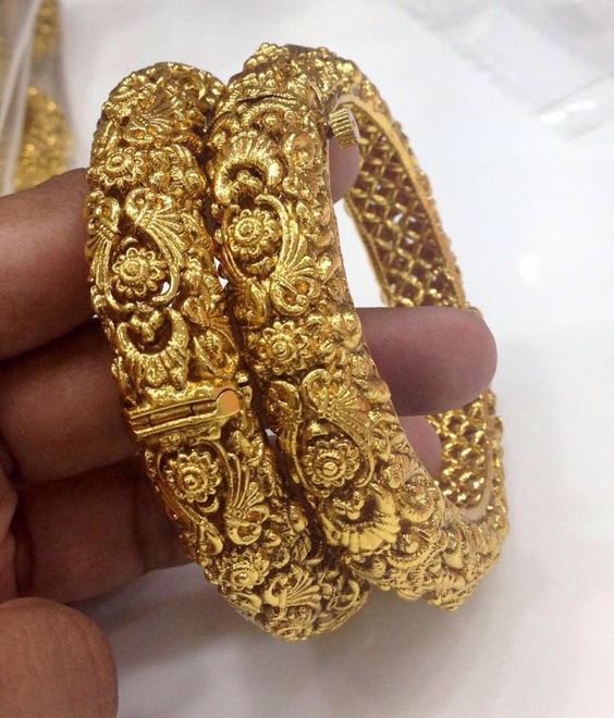 Antique Floweral Gold Bangle