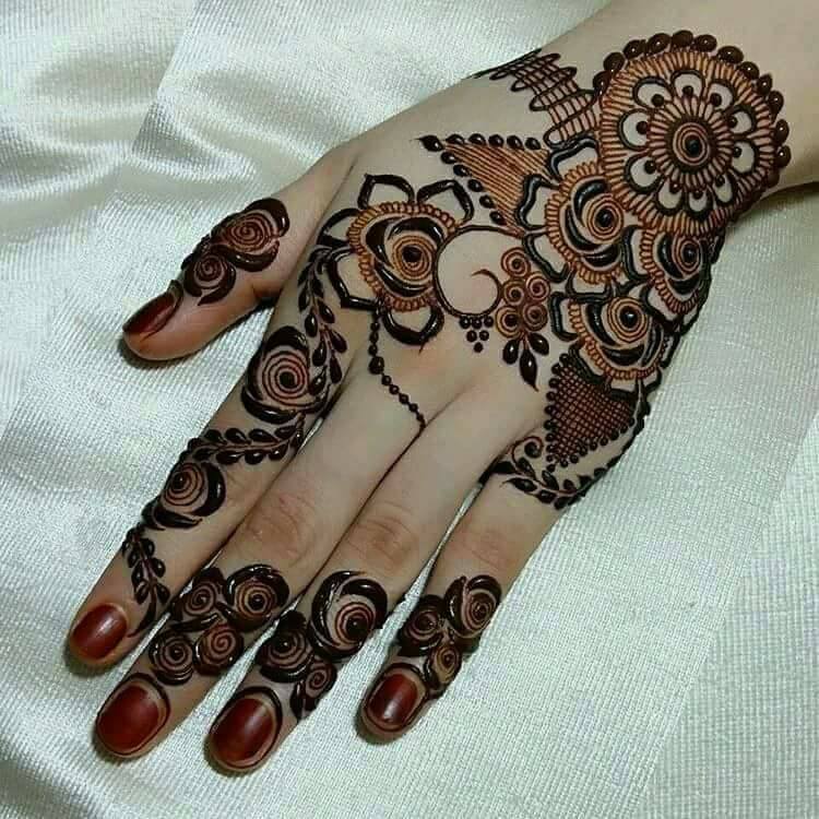 Roses and dots Arabic Mehndi design 