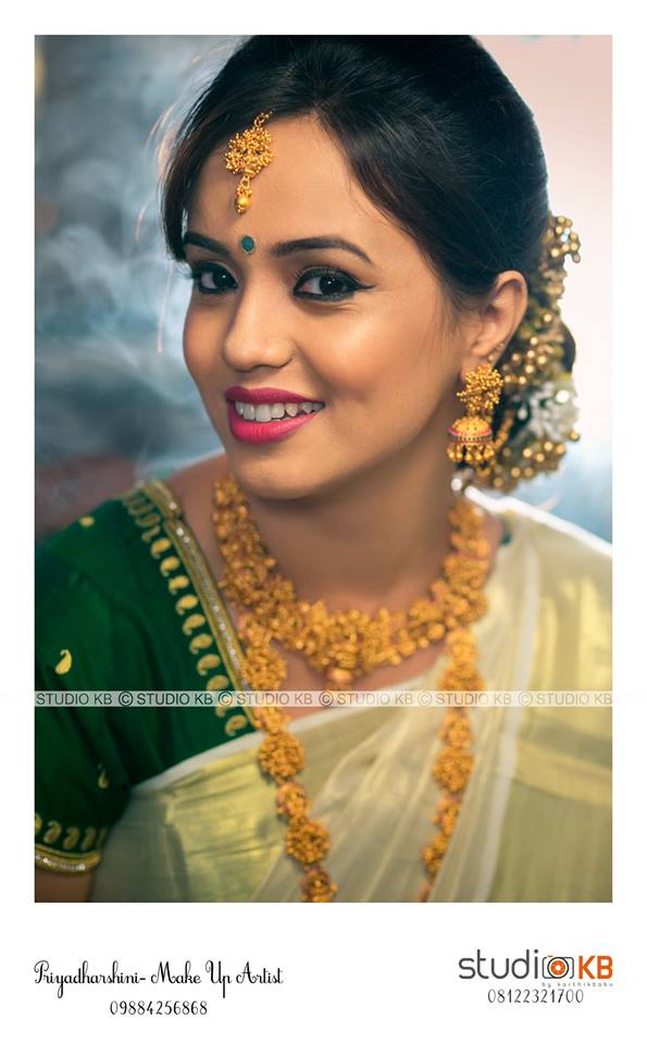 Cute bridal makeup for bride in white 